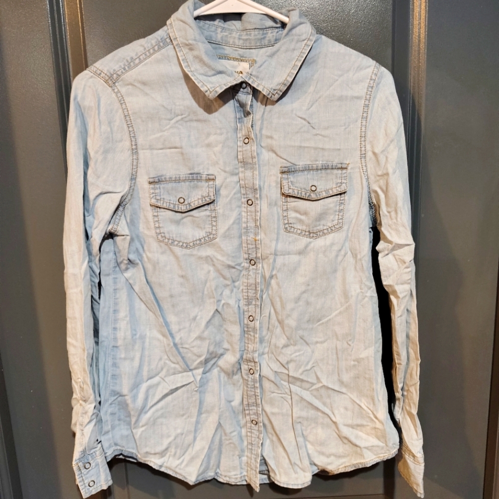 Lightweight jeans jacket